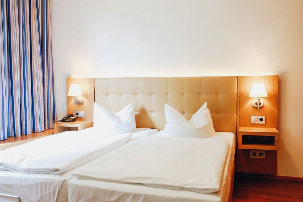 Double Room,702548833:JPEG