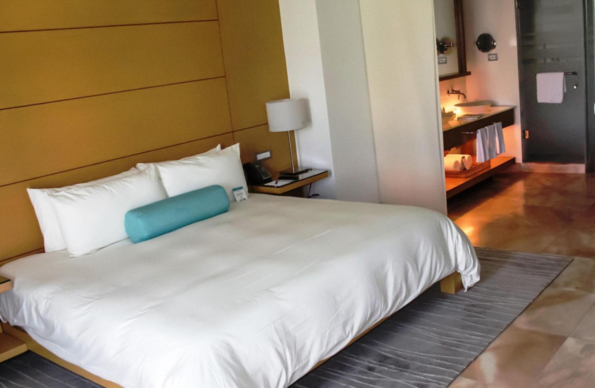 Club 89 King Size Bed Resort View,1273555480:JPEG