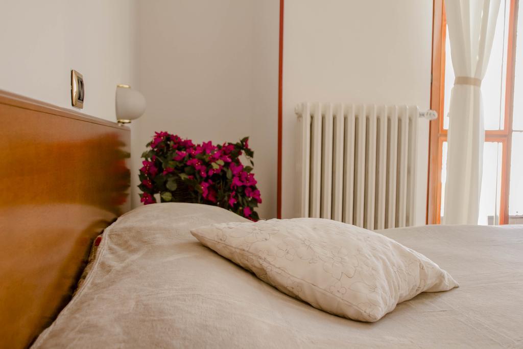 Single Room Balcony,318242769:JPEG