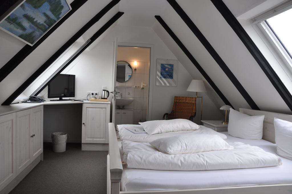 Standard Double Room,318537785:JPEG