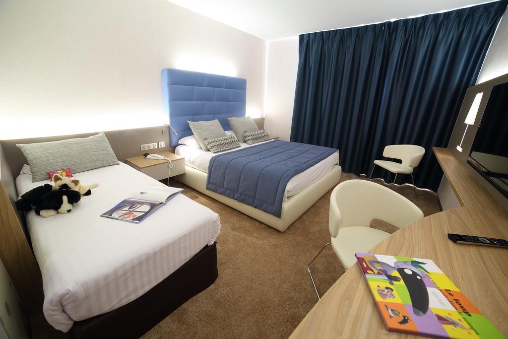Superior Triple Room (2 Adults + 1 Child under 16 years),821666405:JPEG