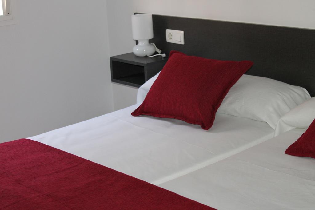 Twin Room,1742964237:JPEG