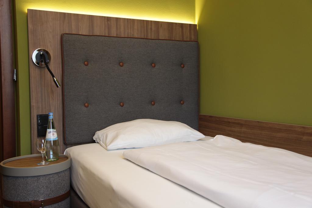 Standard Single Room,464831430:JPEG