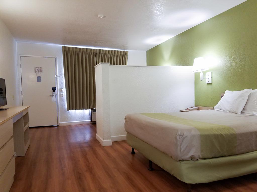 Deluxe Queen Room with Two Queen Beds - Non-Smoking