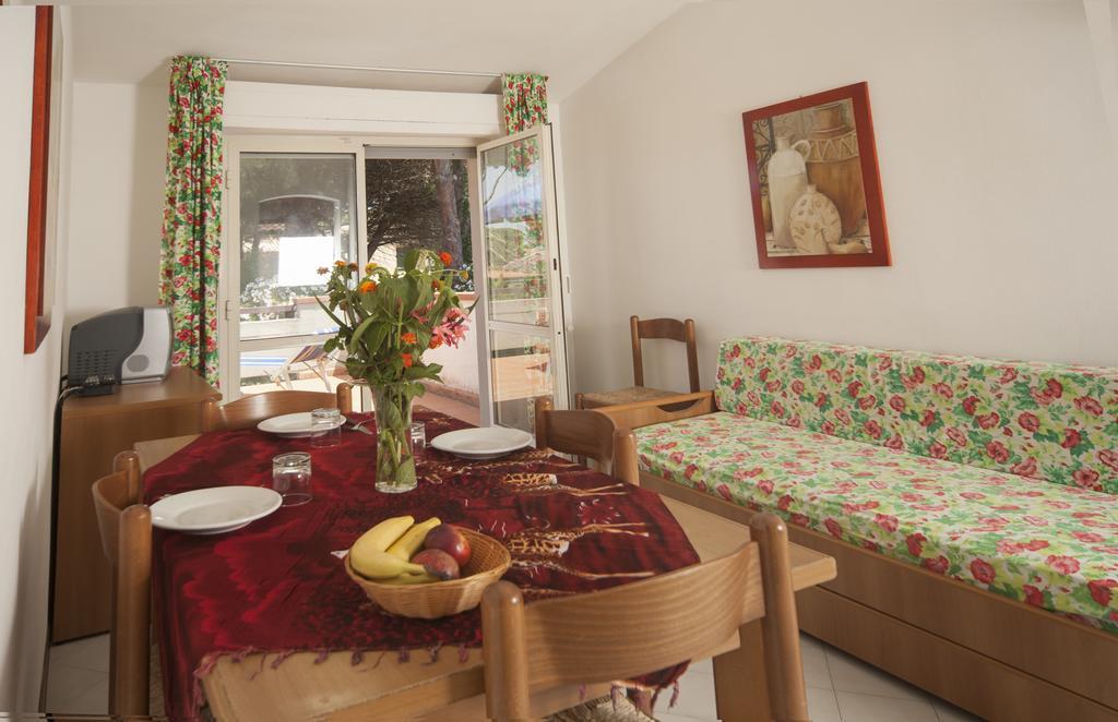 One-Bedroom Apartment,321044817:JPEG
