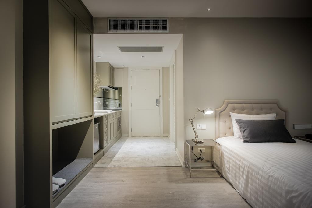Executive Studio King Bed,404444175:JPEG