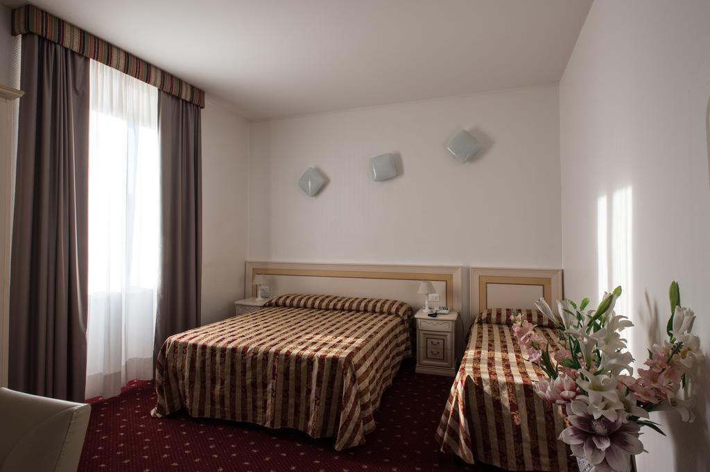 Triple Room,379401397:JPEG