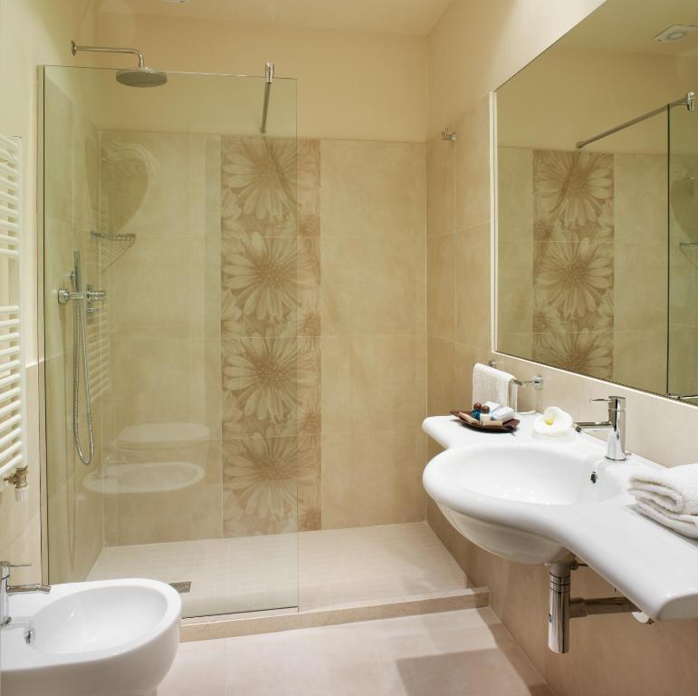 Superior Triple Room,453772092:JPEG