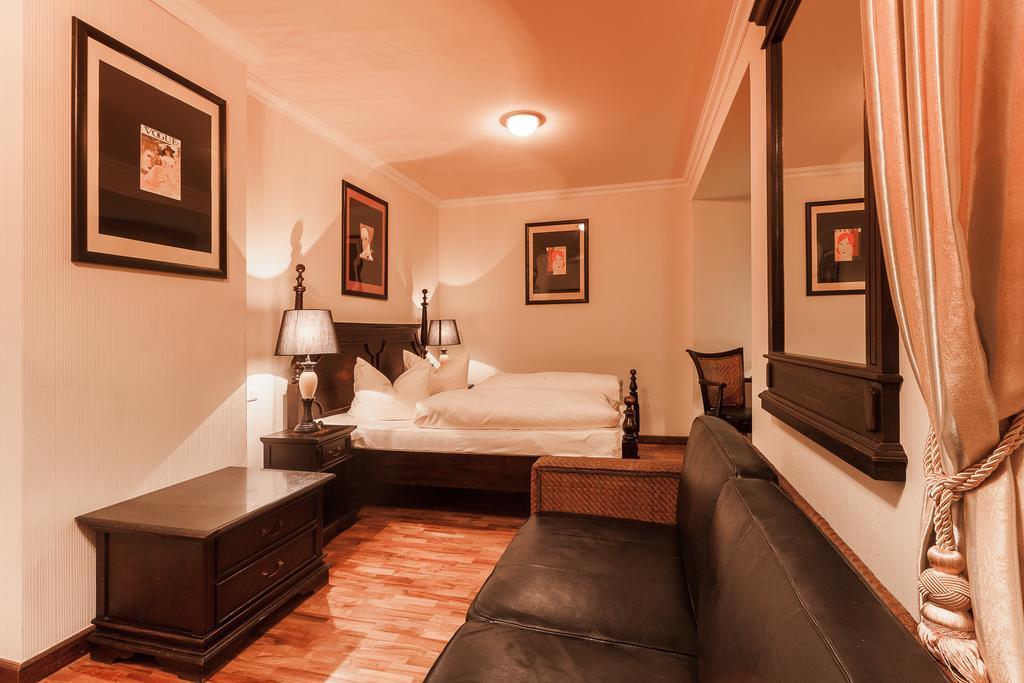 Junior Suite,322437040:JPEG