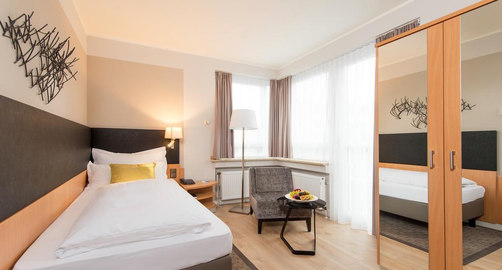 Single Room,322907815:JPEG