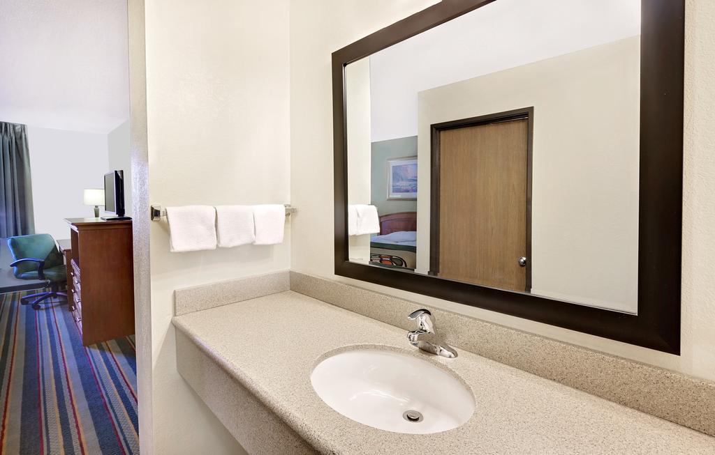 Standard King Room - Non-Smoking