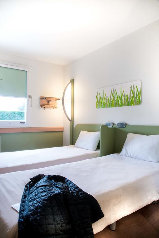 Twin Room,1756485740:JPEG