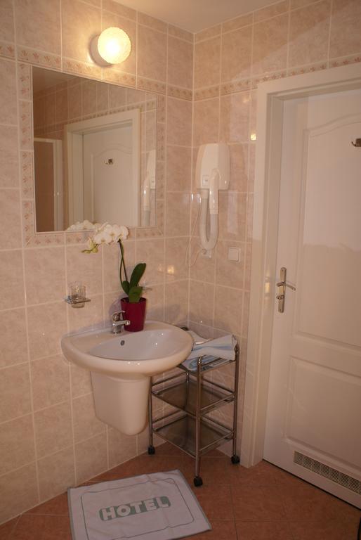 Double Room,323857129:JPEG