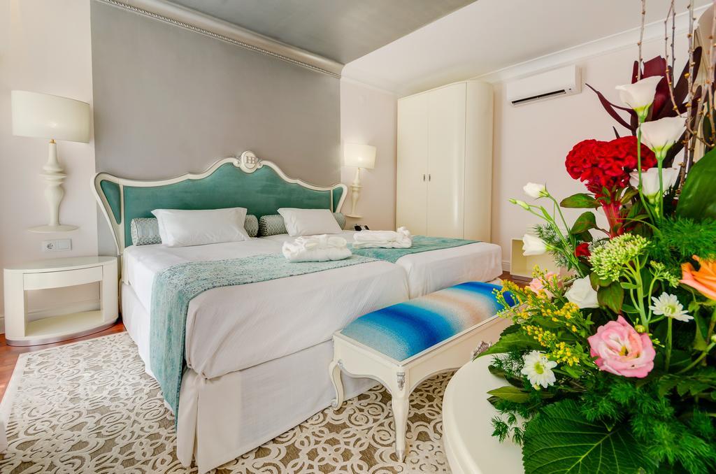 Superior Twin Room Chiado View