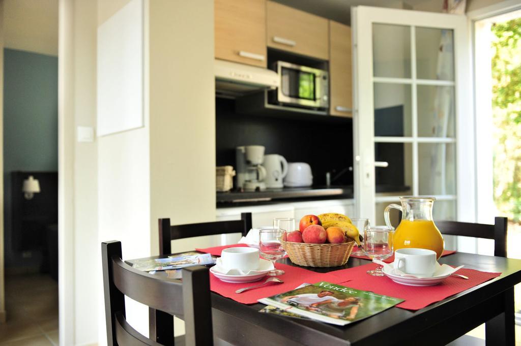 Three-Bedroom Villa,642604284:JPEG