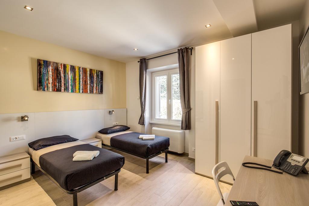 Quarto com Cama de Casal ou 2 de Solteiro