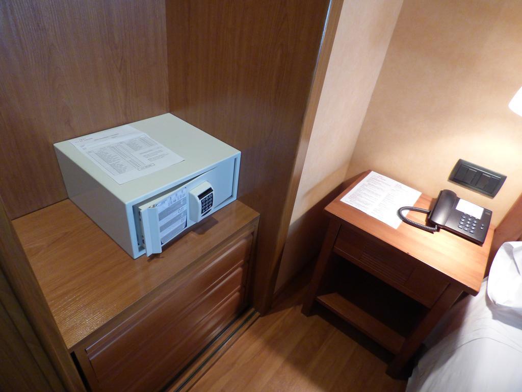 Twin Room,1272614551:JPEG