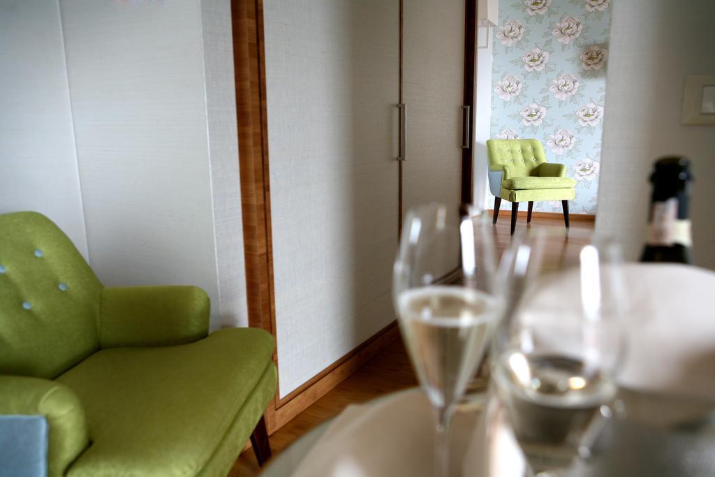 Junior Suite with Lake View,327283711:JPEG