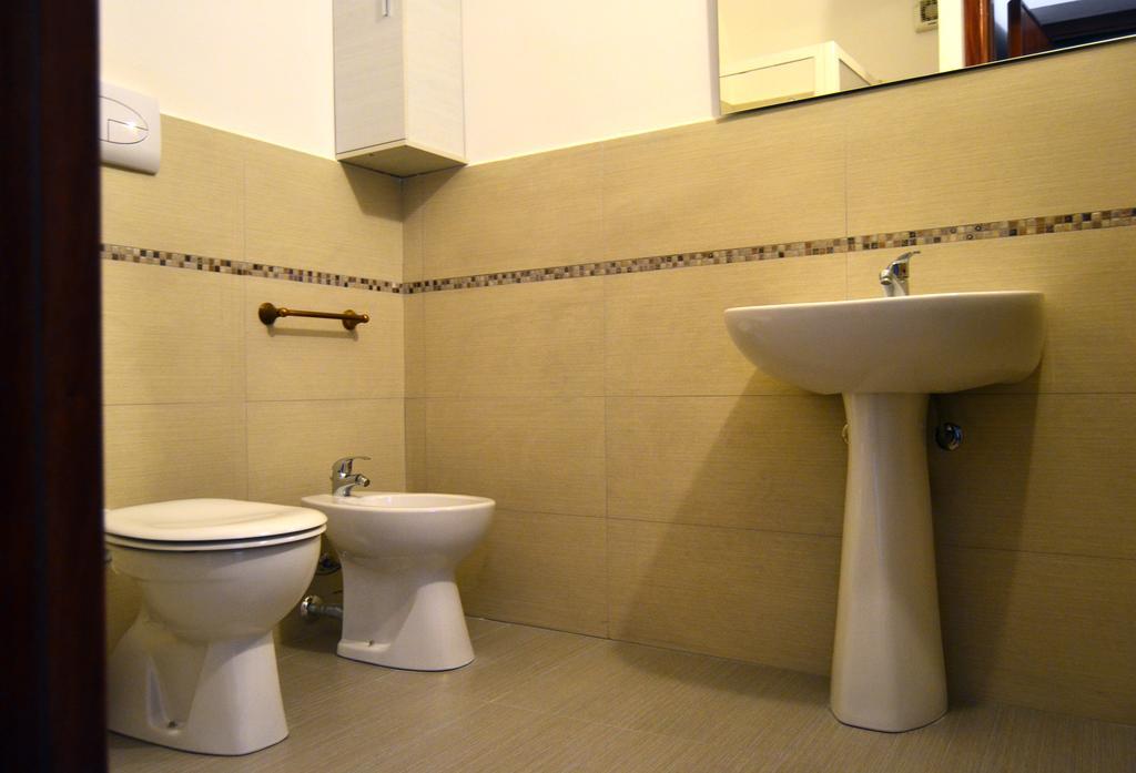 Double Room Private Bathroom,327989542:JPEG