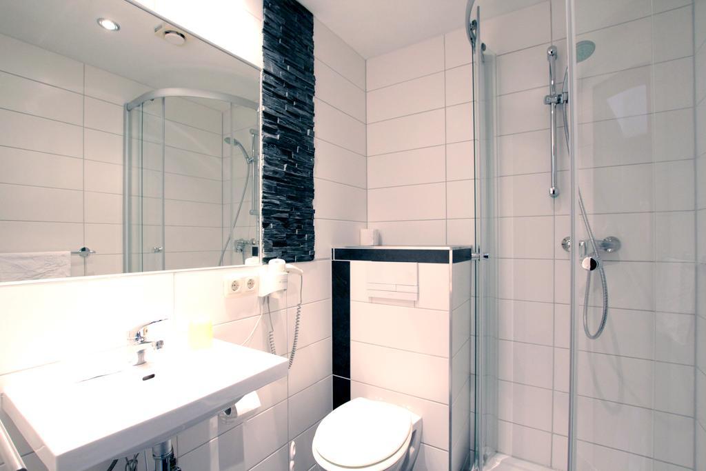 Single Room,662716059:JPEG