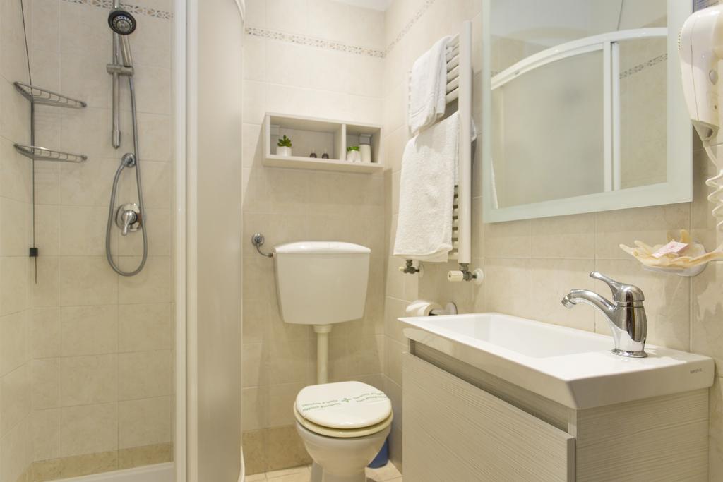 Double Room,329867056:JPEG