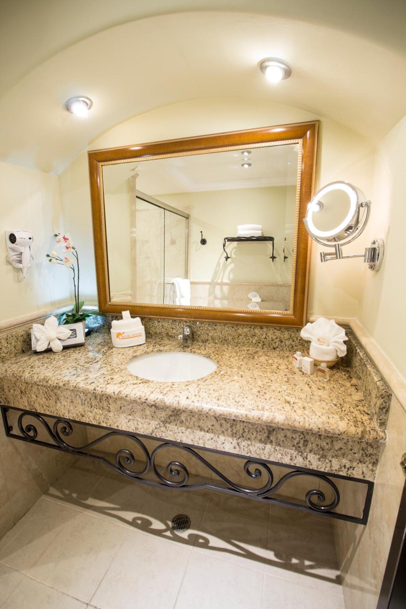 Junior Suite,1699016877:JPEG