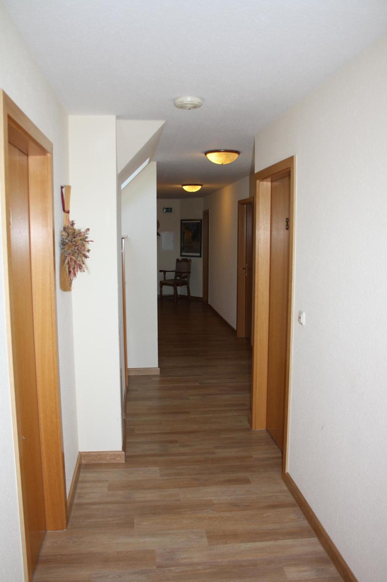 Single Room,1661107083:JPEG