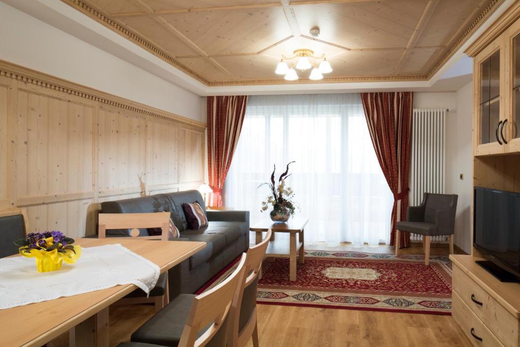 Superior One-Bedroom Apartment Balcony