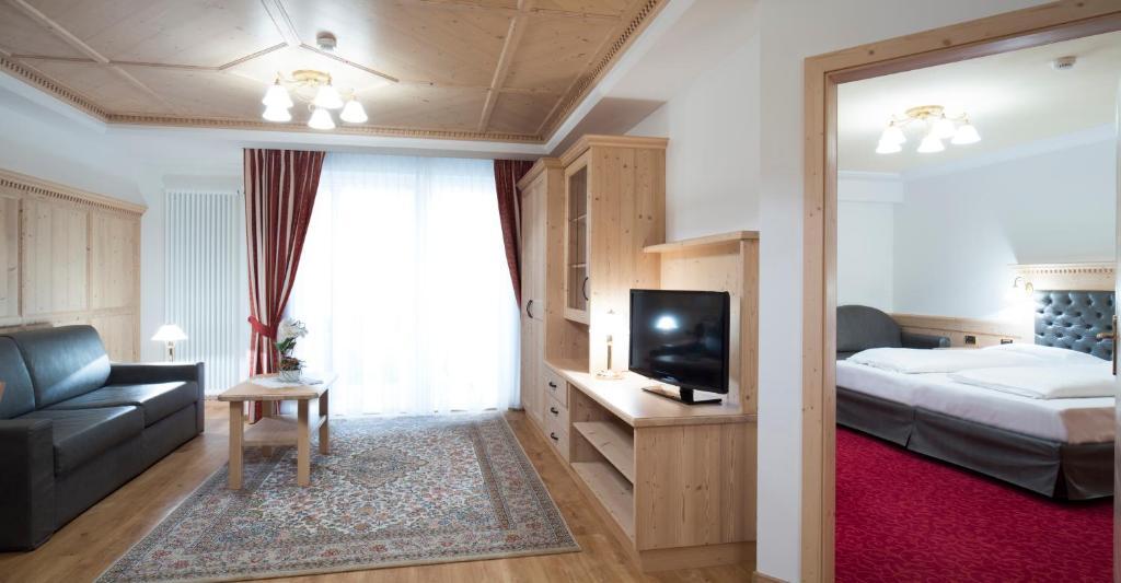 Superior One-Bedroom Apartment Balcony