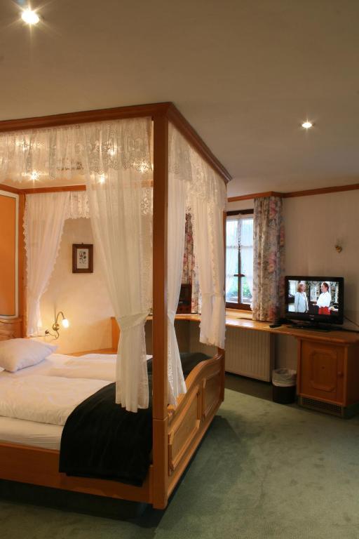 Doppelzimmer Teilweise mit Balkon