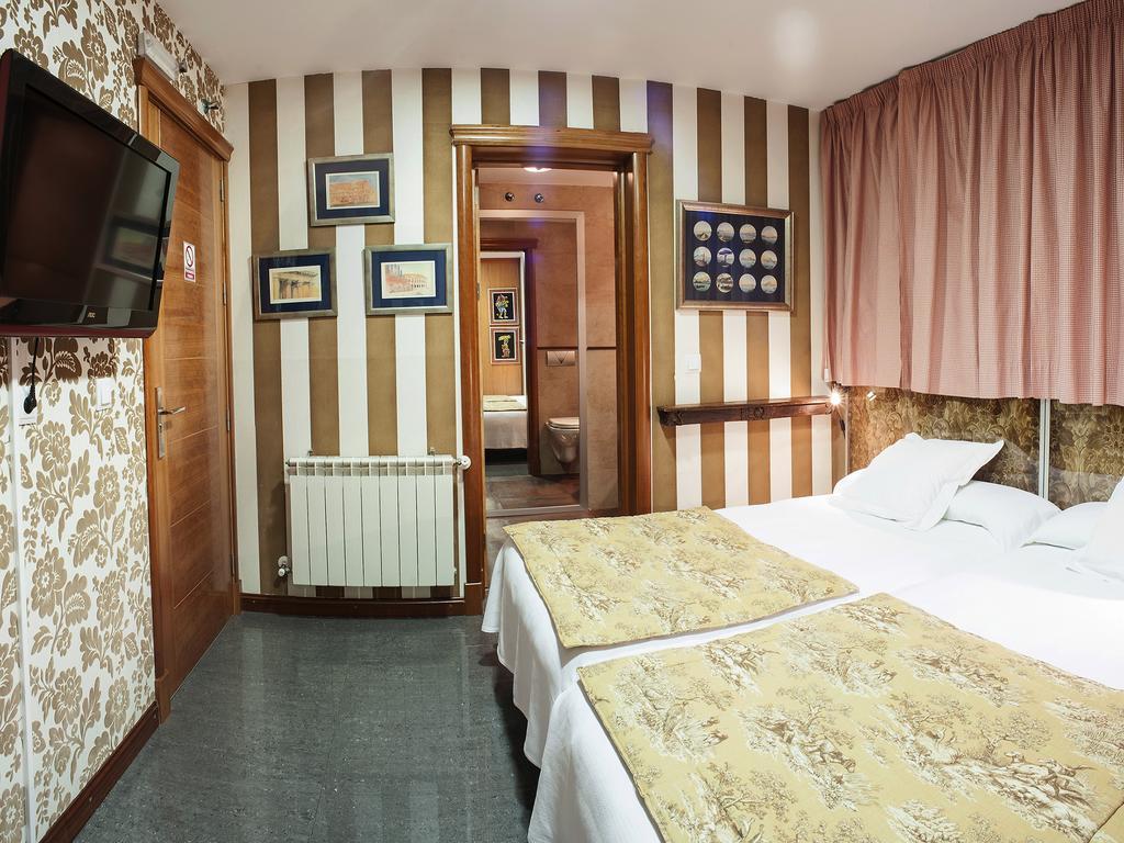 Twin Room,338710903:JPEG