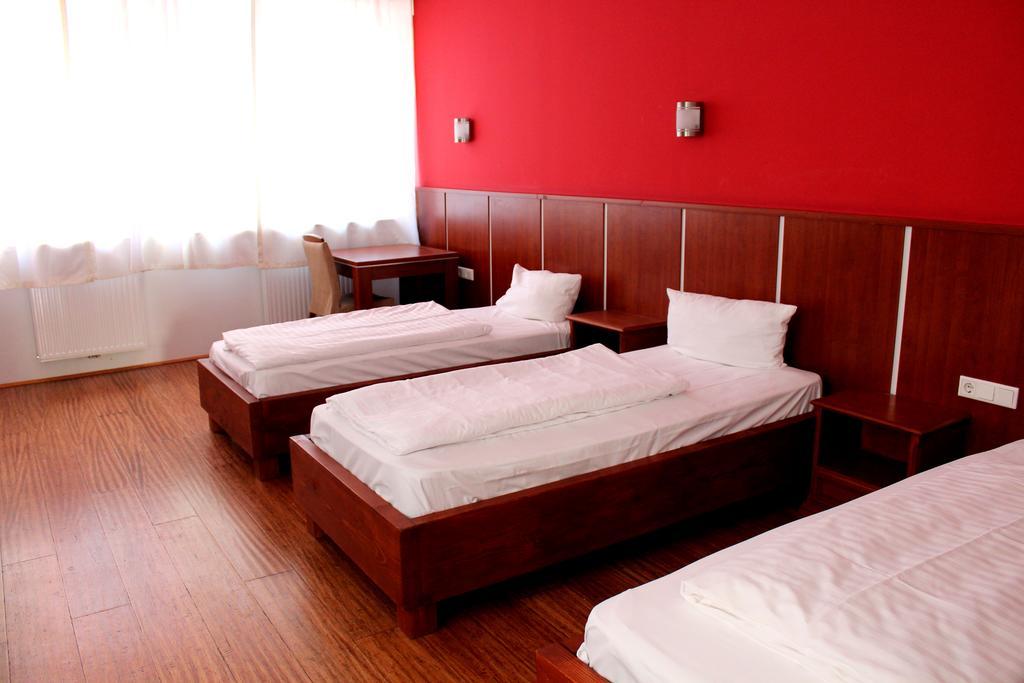 Quintuple Room,338833066:JPEG