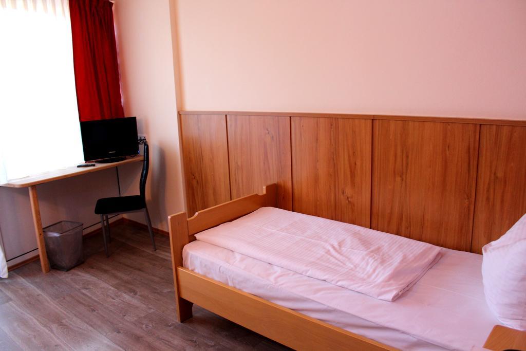 Single Room,338833873:JPEG