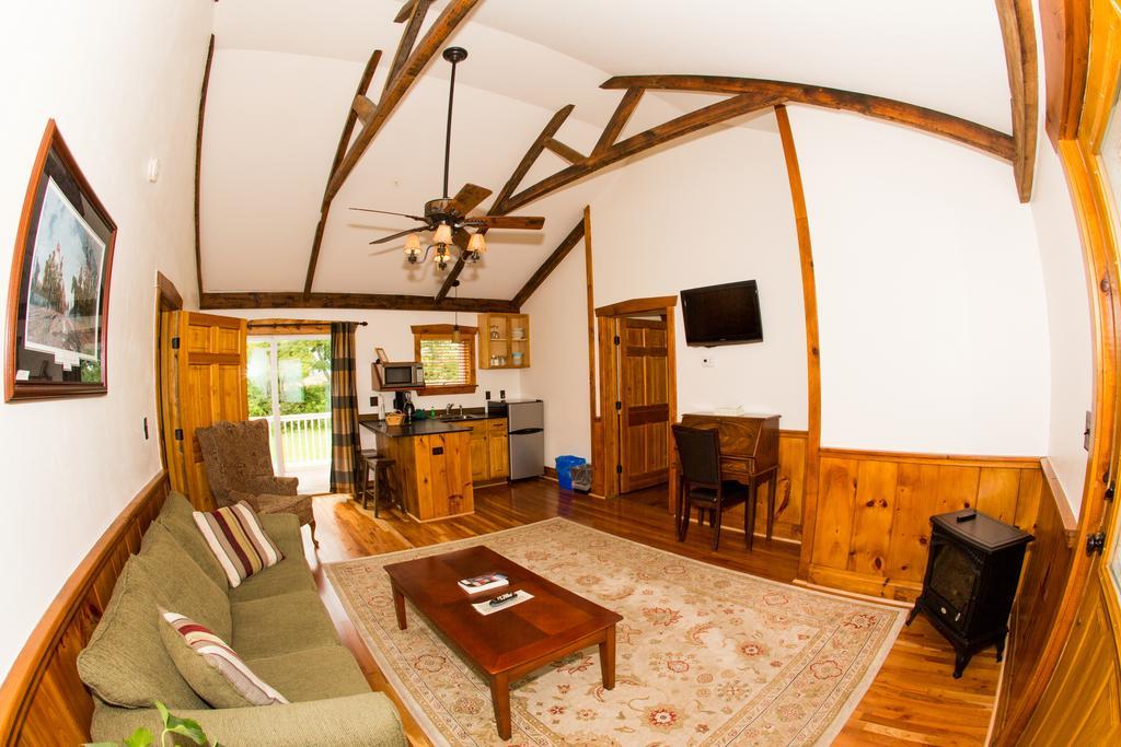 Premier Queen Suite
