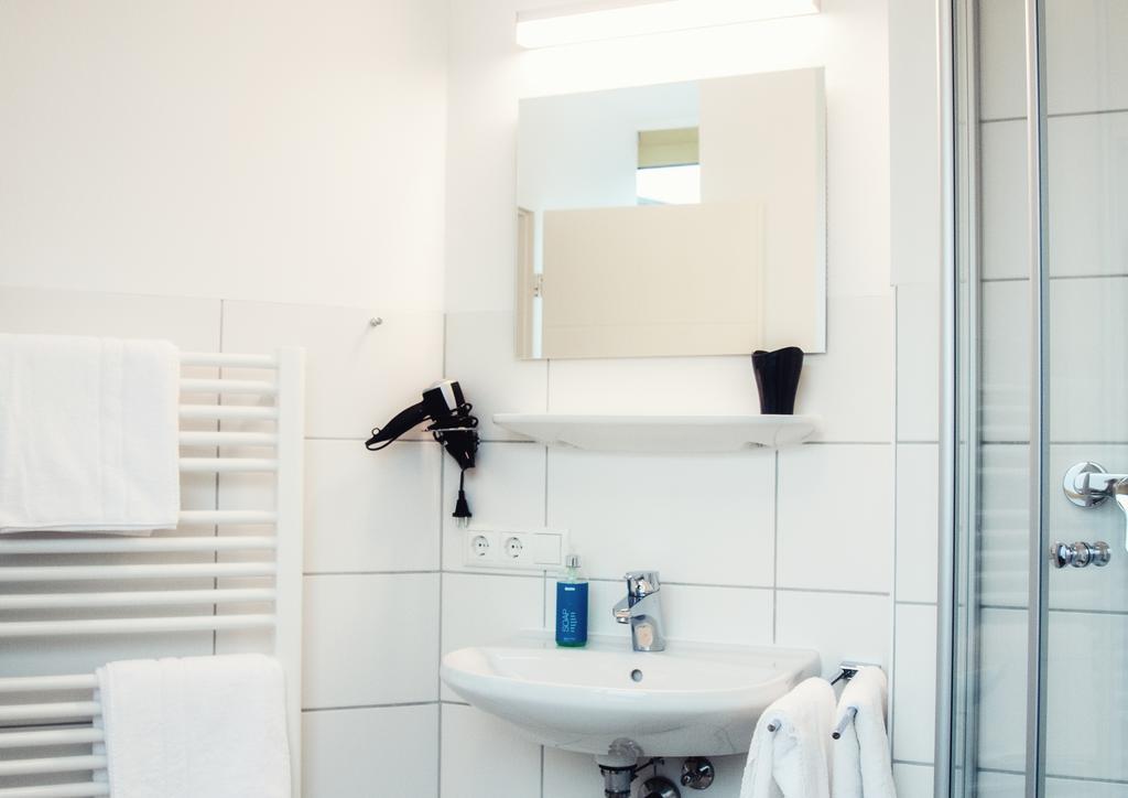 Basic Double Room,709874377:JPEG