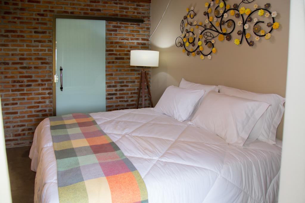 Quarto com Cama de Casal ou 2 de Solteiro e Varanda