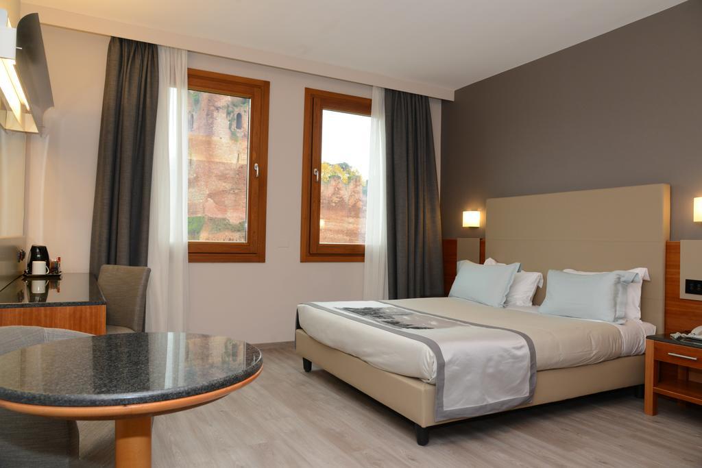 Basic Double Room,339918922:JPEG