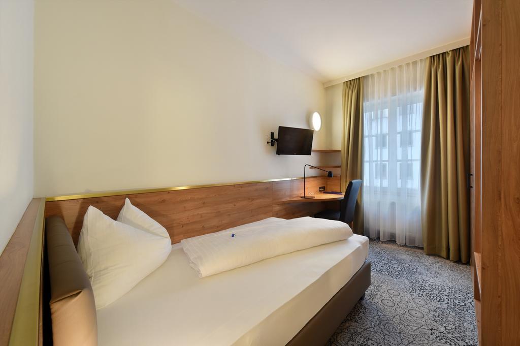 Single Room,908891257:JPEG
