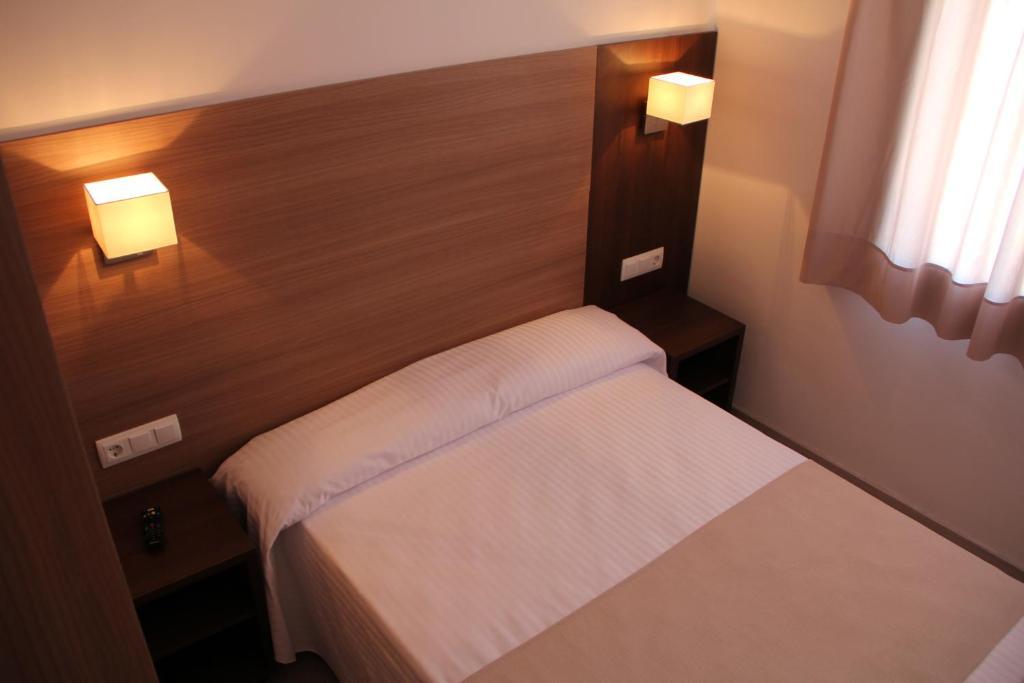 Interior Double Room,124410342:JPEG
