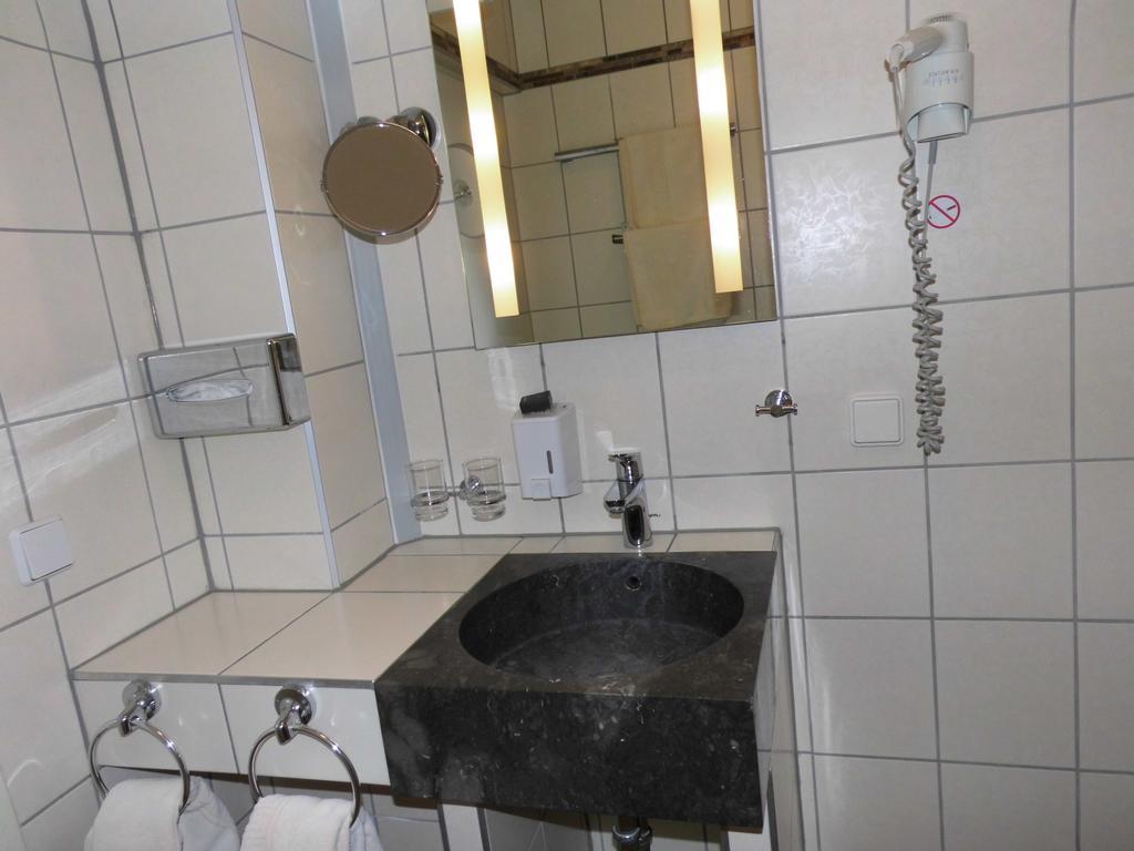 Single Room,342333433:JPEG