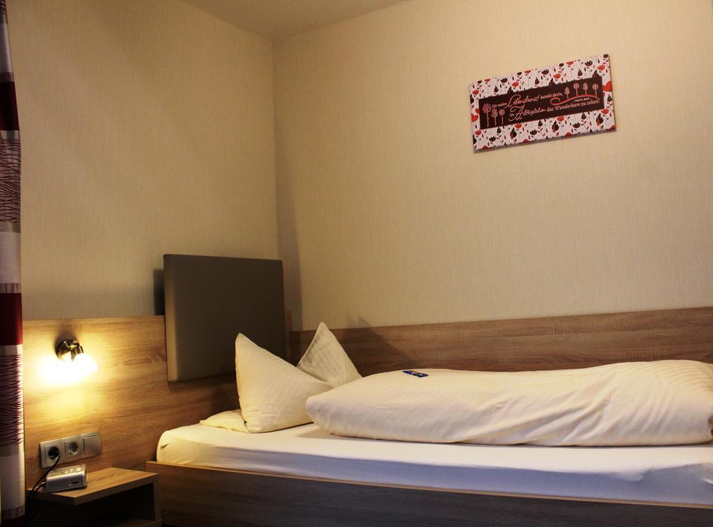 Single Room,342634192:JPEG