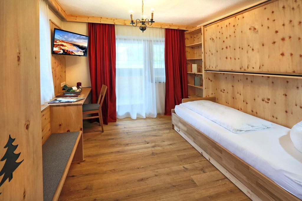 Single Room,772197262:JPEG