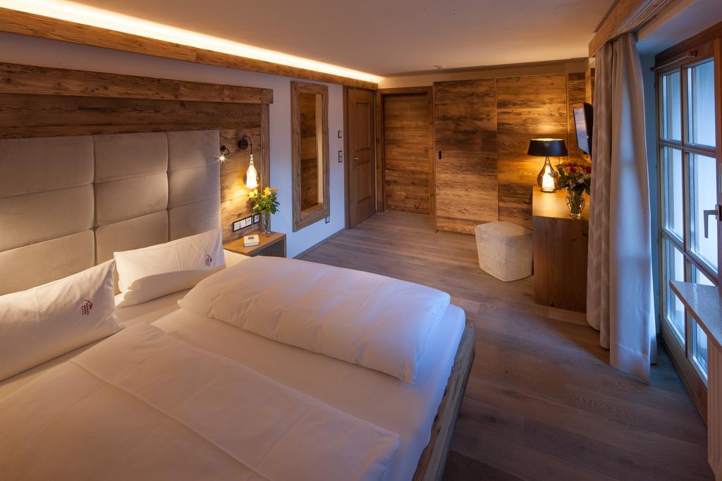 Superior Double Room with Balcony,686698128:JPEG
