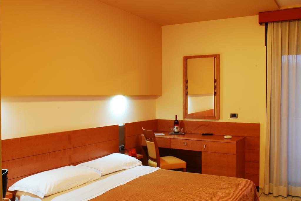 Standard Double or Twin Room,805336452:JPEG