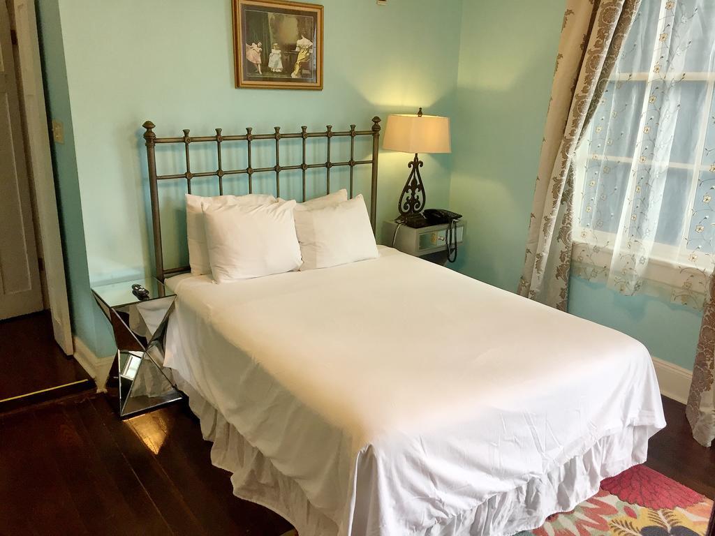 Queen Room,343181071:JPEG