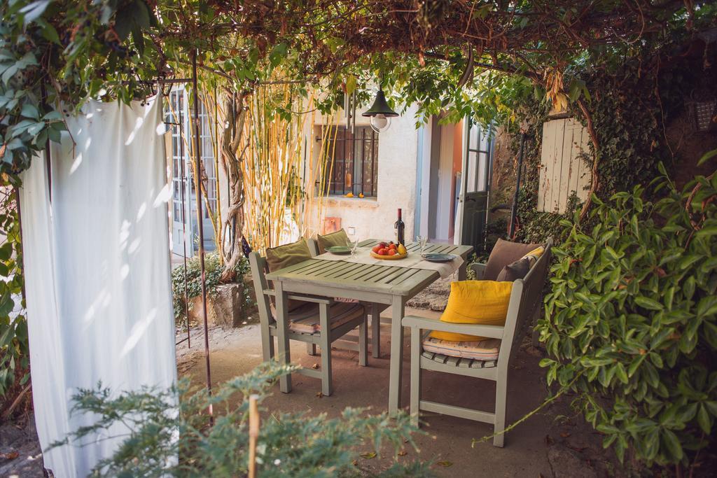 Courtyard Studio Apartment,1580827413:JPEG