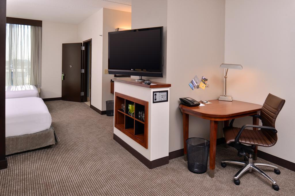 Queen Room Two Queen Beds Roll Shower Disability Access