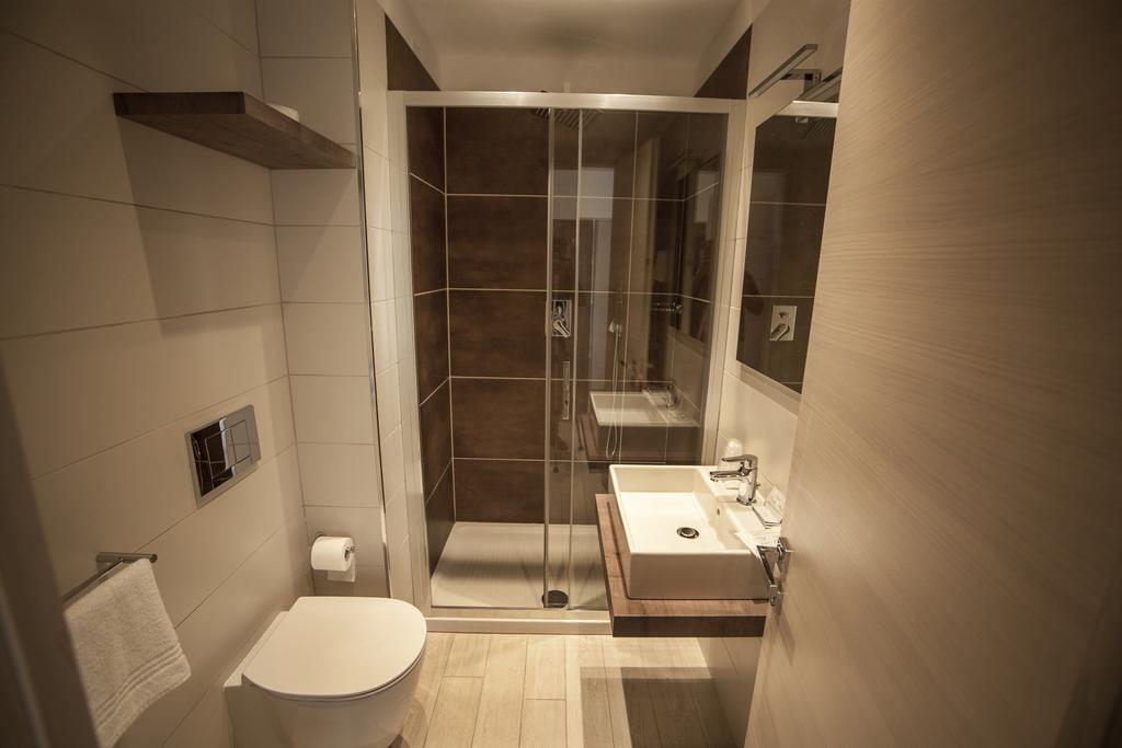 Double or Twin Room Balcony Sea View Beach Access,346501369:JPEG