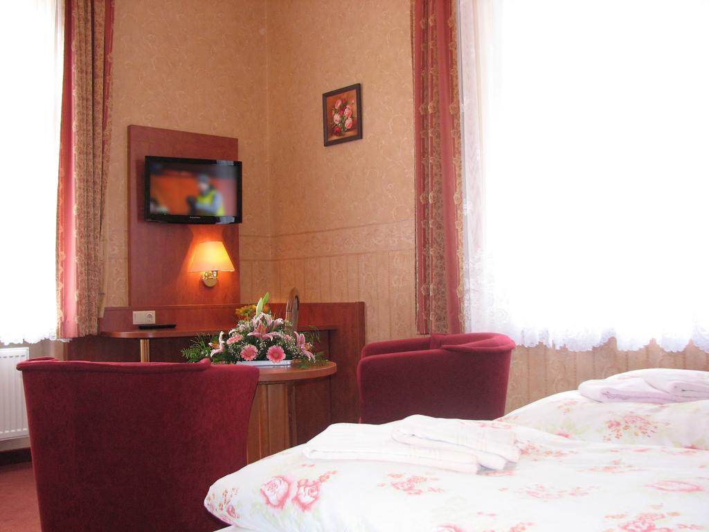 Double Room Private Bathroom,347566849:JPEG