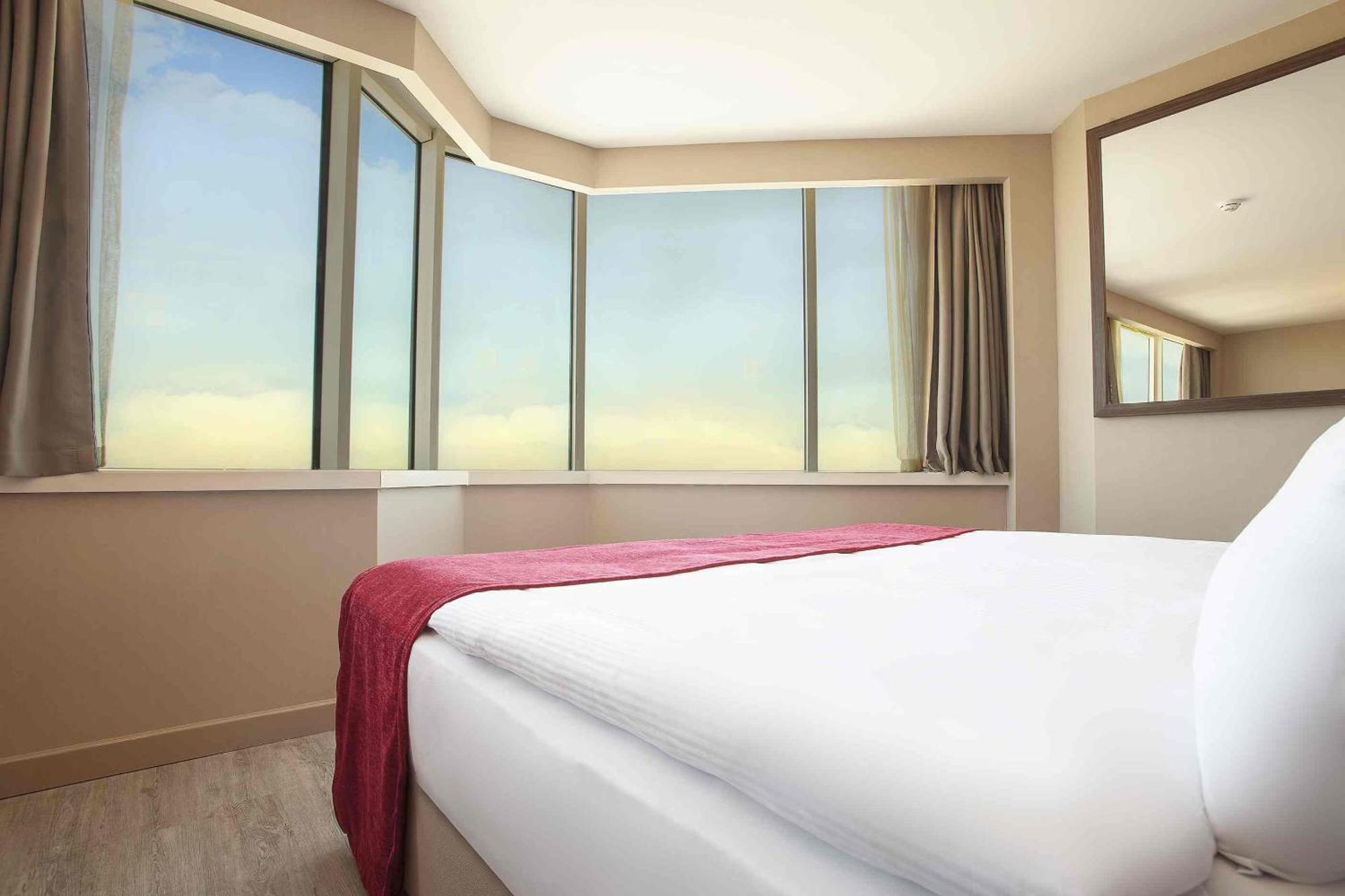 Corner Room Seaview